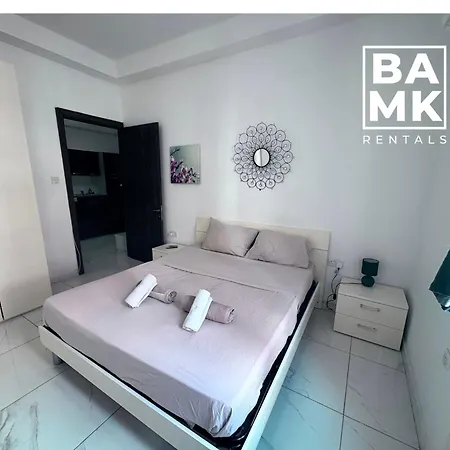 Modern 2 Bedroom 1 Minute From The Promenade *