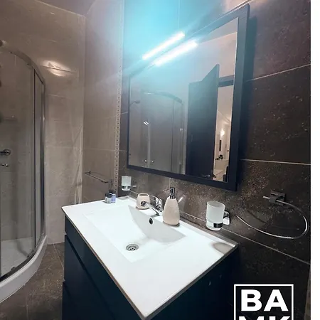Modern 2 Bedroom 1 Minute From The Promenade Daire